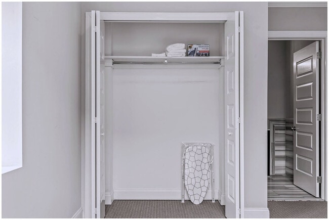 Building Photo - 1401 N 5th St