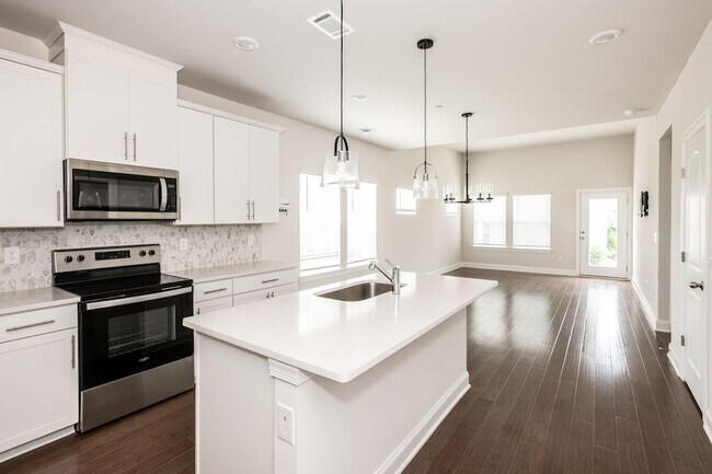 Building Photo - 204 Douglas Bend Rd