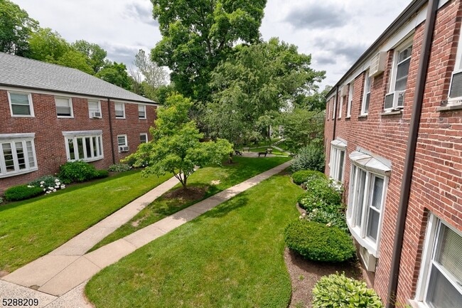 Building Photo - 349 Bloomfield Ave