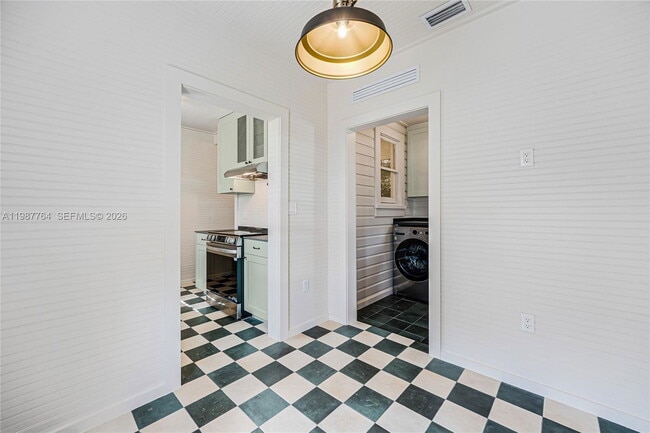 Building Photo - 3826 Oak Ave