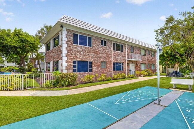 Building Photo - 400 S Cypress Rd