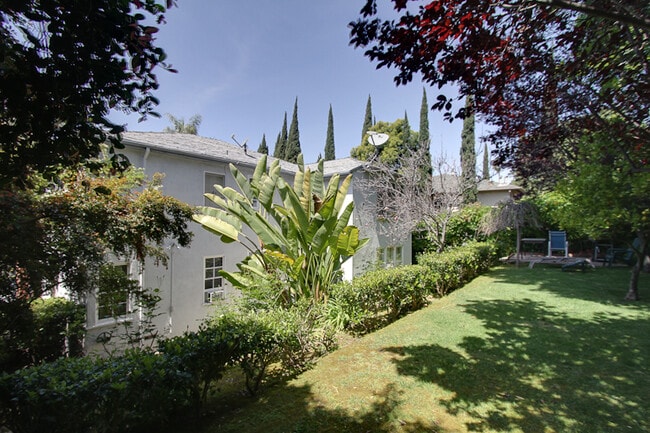 Building Photo - 614 Acanto St