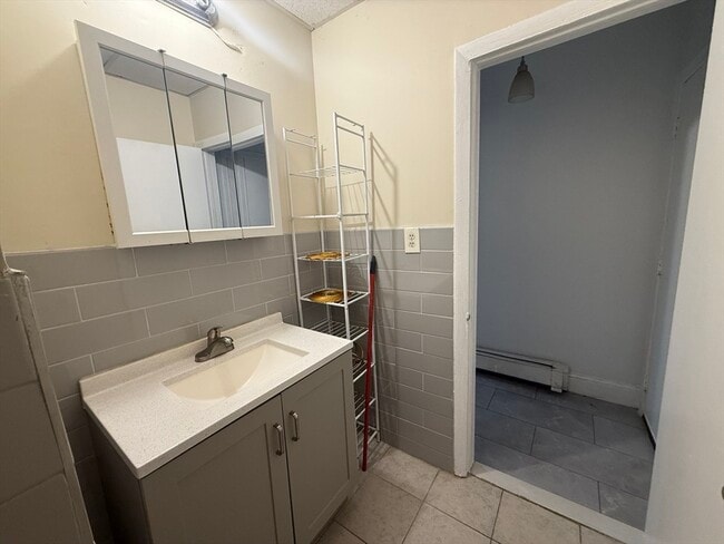 Building Photo - 9-11-11 Higgins St