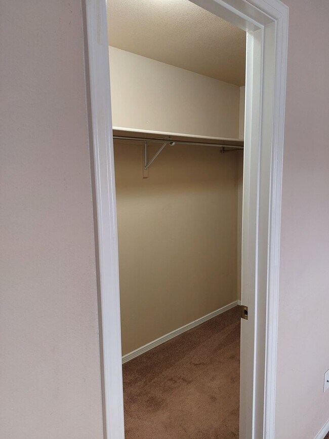 Building Photo - Beautiful 3 Bedroom Home in Legends West