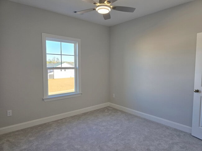 Building Photo - Brand New 5 Bedroom 3 Bathroom Single Fami...
