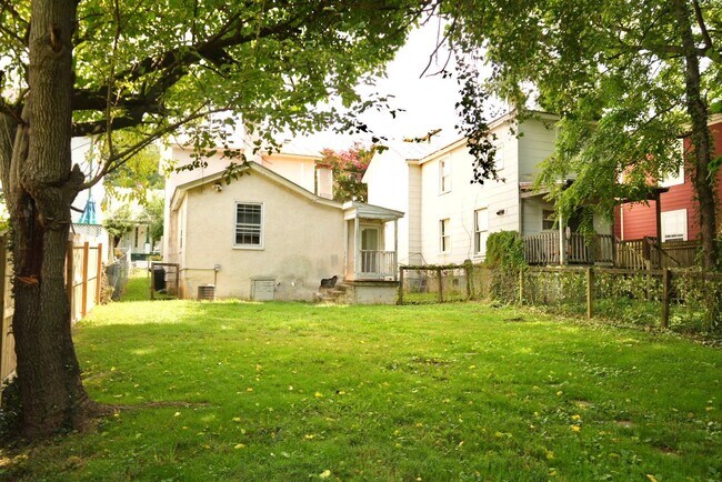 Building Photo - 920 Anderson St