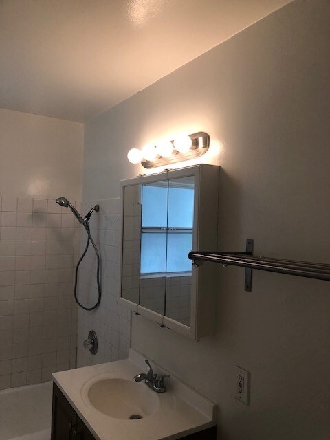 Building Photo - 410 S Sierra Madre Blvd