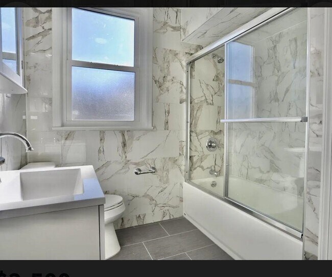 Building Photo - 146 Clarke Ave