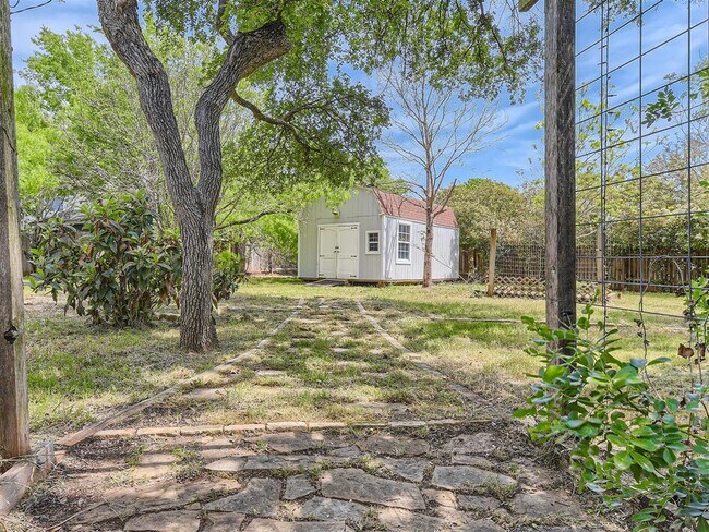 Building Photo - 1520 Curameng Cove
