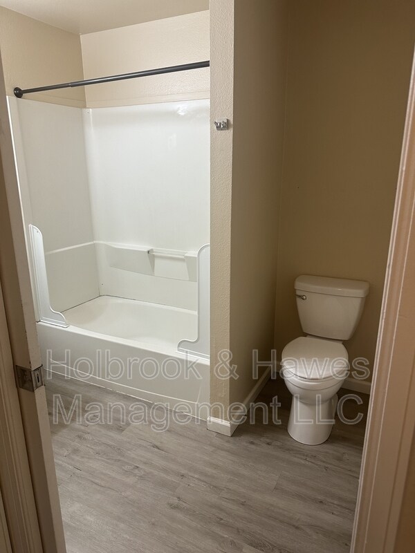 Building Photo - 4531 Boardwalk Dr