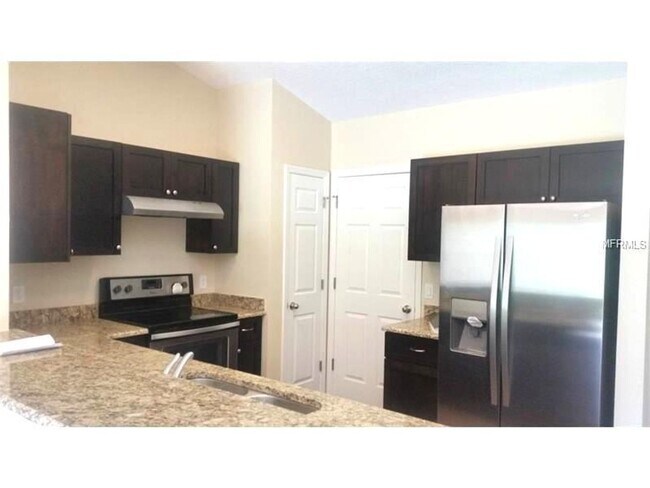 Building Photo - MOVE IN SPECIAL- 2/2 Duplex  in St. Cloud Close to Lakefront