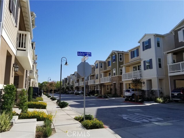 Building Photo - 371 N Bellarose Way