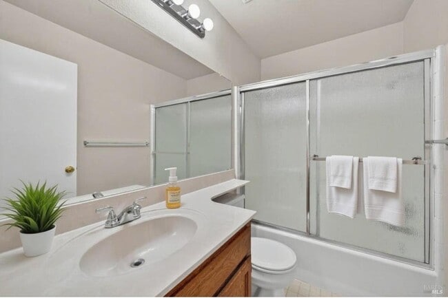 Building Photo - 206 Bridgewater Cir