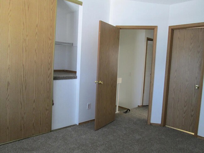 Building Photo - 2744 E Nichols Cir