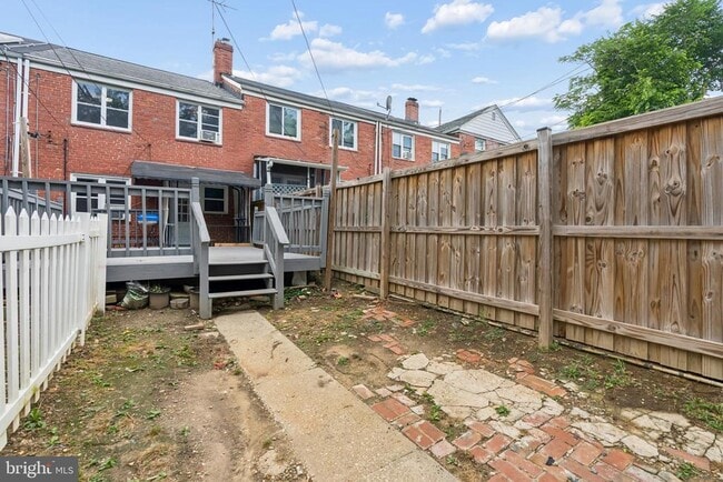 Building Photo - 5621 Clearspring Rd