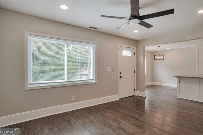 Building Photo - 985 Fair St SW