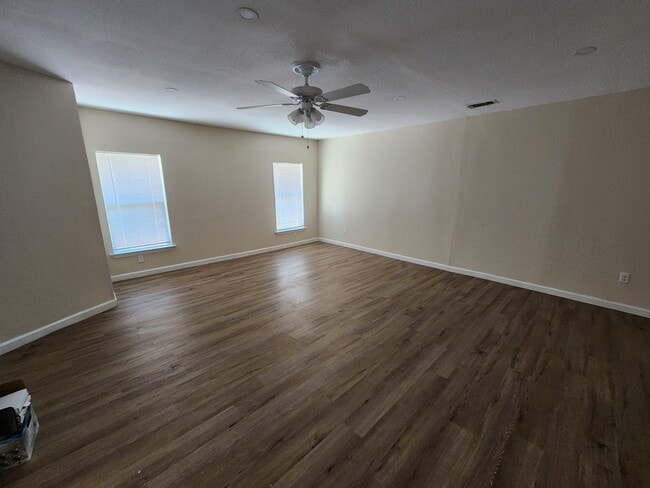 Building Photo - 101 E Cherokee Dr