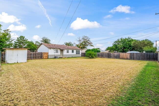 Building Photo - Stylish 2 Bedroom Home with Gorgeous Upgra...