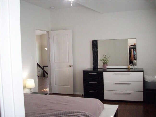 Building Photo - 1002 Beacon Cove