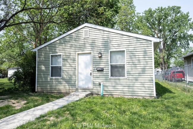 Building Photo - "Charming 3-Bed, 2-Bath Home in Indianapol...