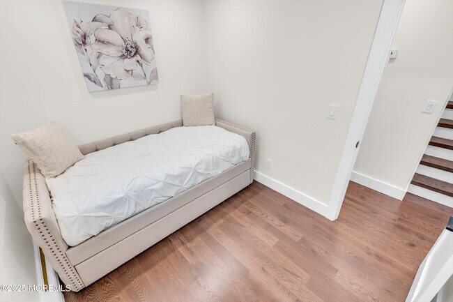 Building Photo - 320 Silver Lagoon Dr