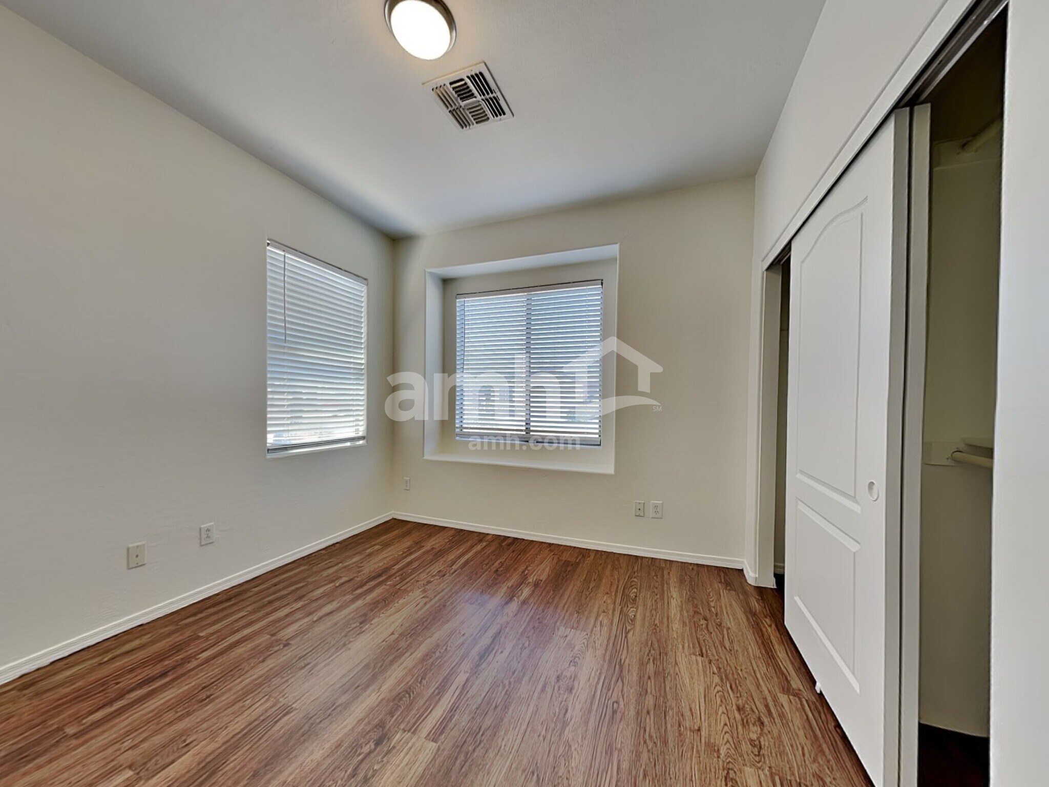 Building Photo - 12751 W Glenrosa Dr