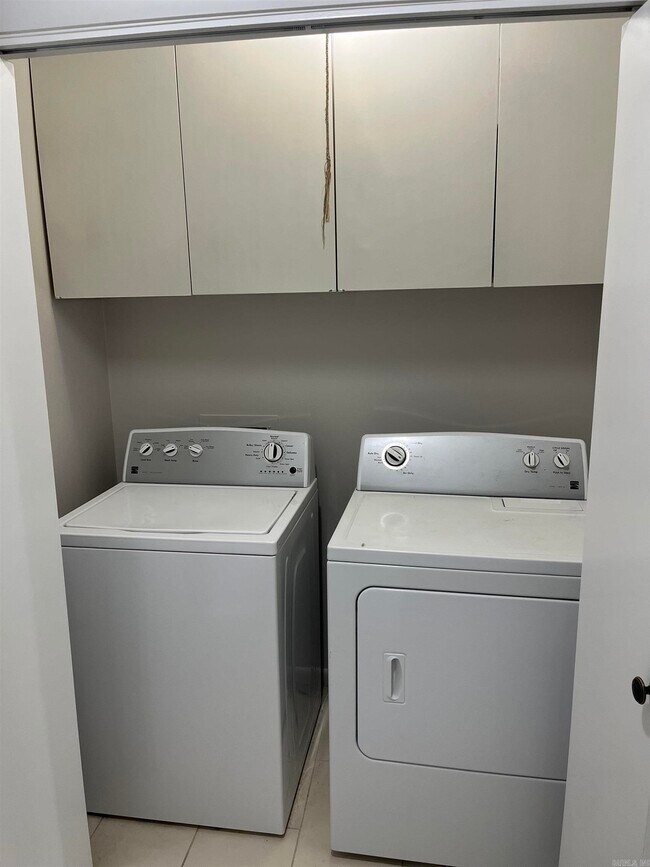 Building Photo - 68 White Oak Ln