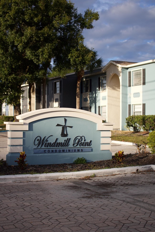 Building Photo - 2501 N Alafaya Trail