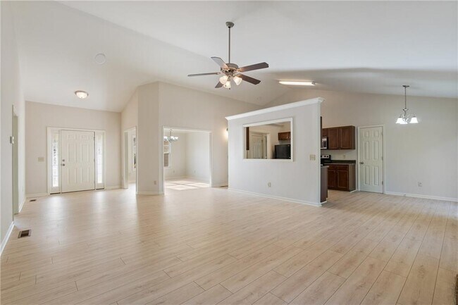 Building Photo - 52 Chimney Springs Dr SW