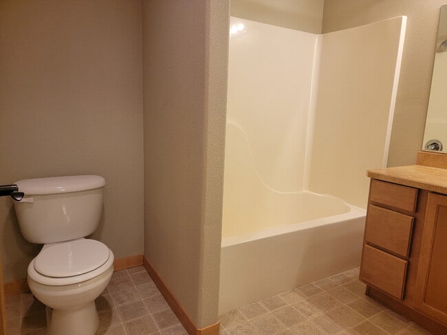 Building Photo - 502 SW Evergreen Ave