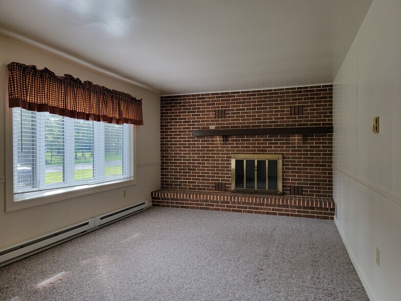 Building Photo - 1331 Woodland Cir