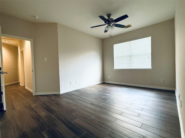 Building Photo - 5222 Hanneck Valley Ln