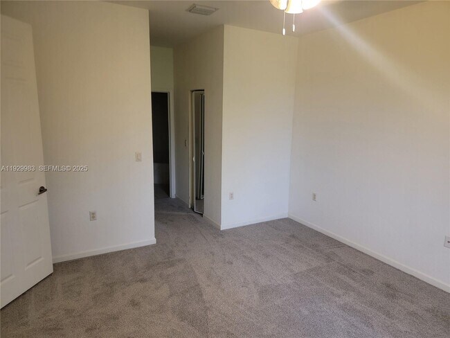 Building Photo - 2513 Stockbridge Square SW