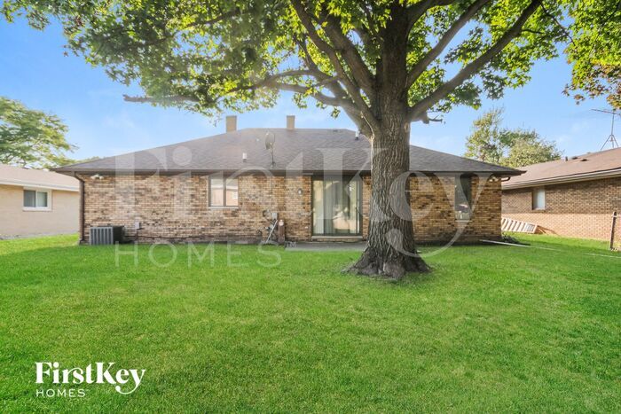 Building Photo - 18519 Carriage Ln