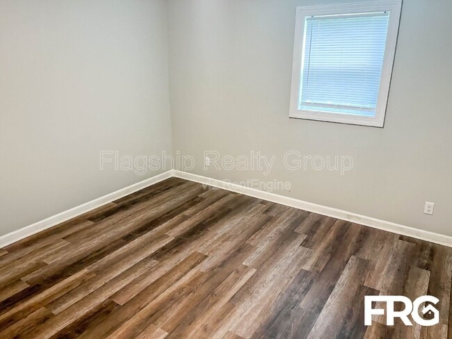 Building Photo - 435 Frank St