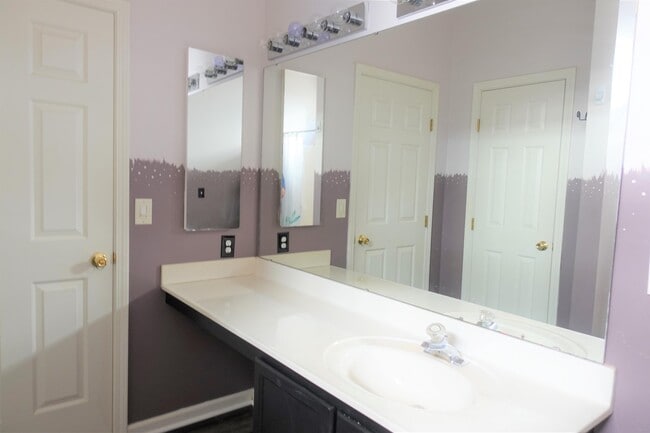 Building Photo - 233 Highgate Cir