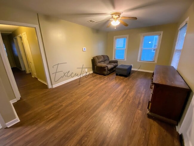 Building Photo - Well-Kept 3BR Home with Sunroom, Garage & Fenced Yard