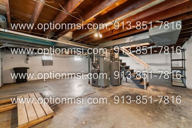 Building Photo - Near Wyandotte County Lake Park!