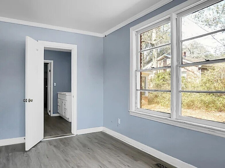 Building Photo - 407 Hayne St