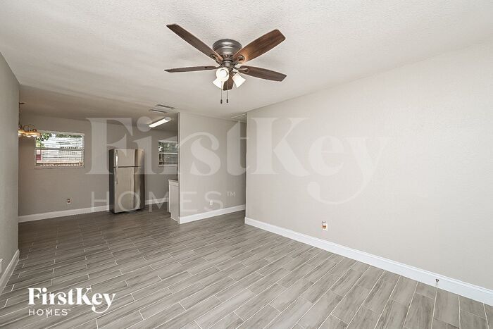 Building Photo - 7916 Bahia Ave