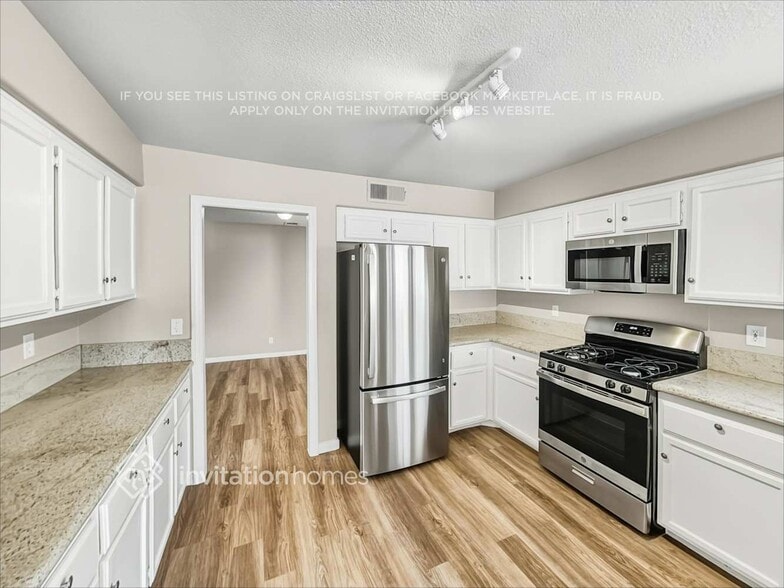 Building Photo - 3301 Hyannis Cir