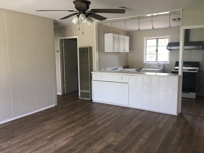 Building Photo - ***BUNGALOW IN THE HEART OF 78704***