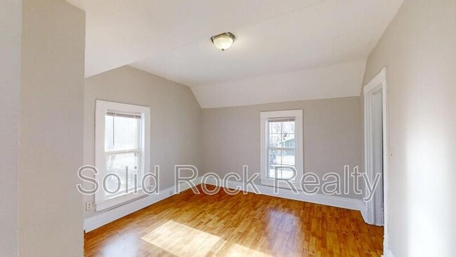 Building Photo - 219 N Institute St