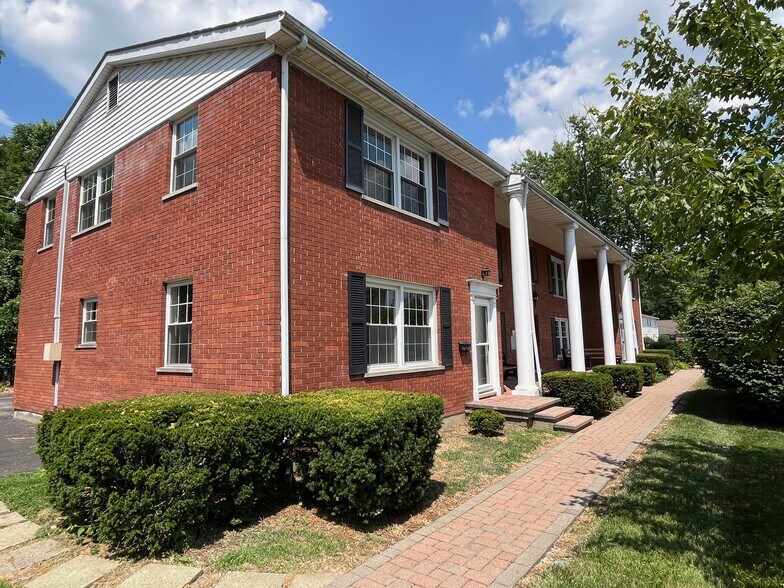 Building Photo - 312 S Poplar St