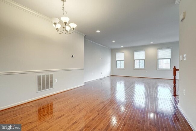 Building Photo - 42541 Dreamweaver Dr