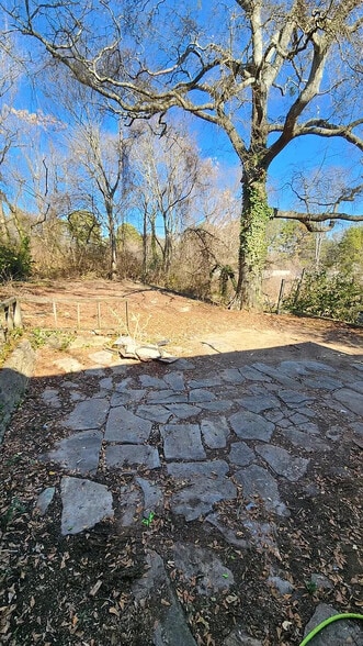 Building Photo - Room in Duplex on M.L.K. Jr Dr SW