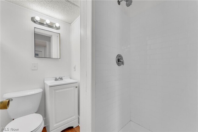 Building Photo - 2113 Halstead Ave