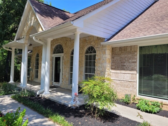 Building Photo - 2626 Blue Lake Dr