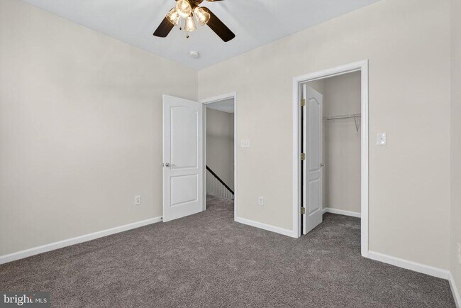 Building Photo - 42563 Highgate Terrace