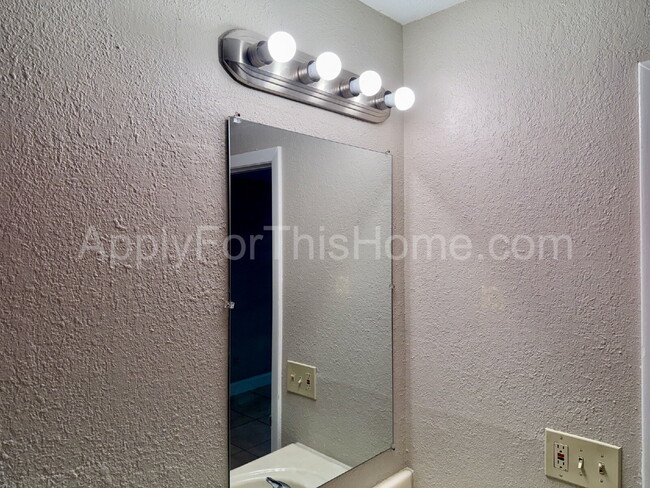 Building Photo - Single Family Home - Carrollwood Area